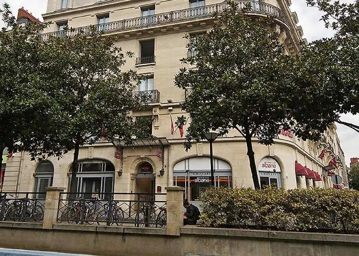 Mercure Centre Grand 4* نانت